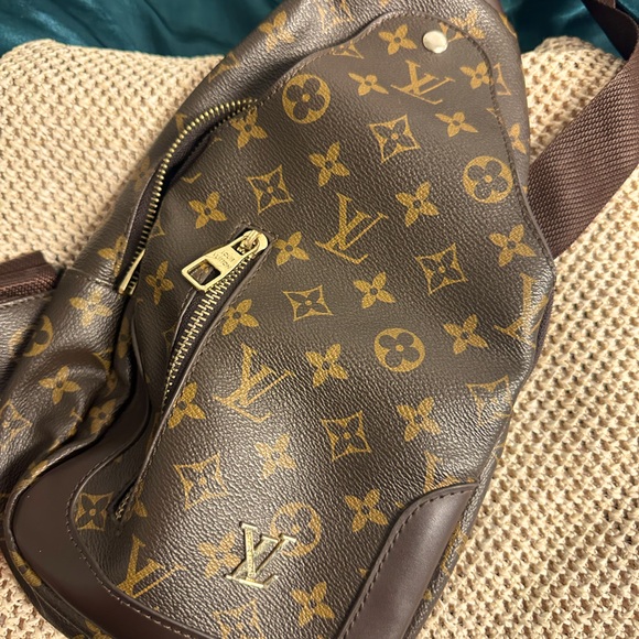 Louis Vuitton Brown Leather Avenue Slingbag NM